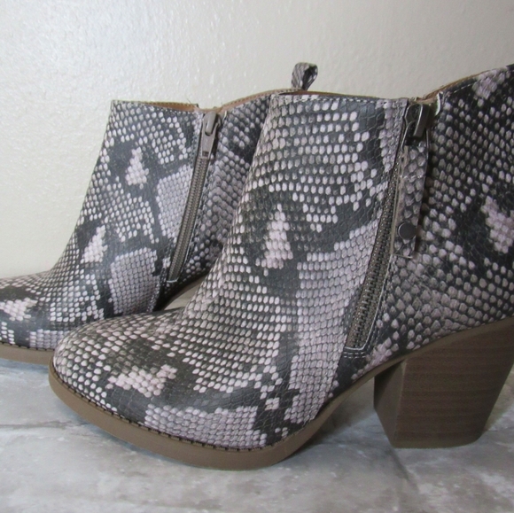 SOLD ON MERCARI - Picture 2 of 6